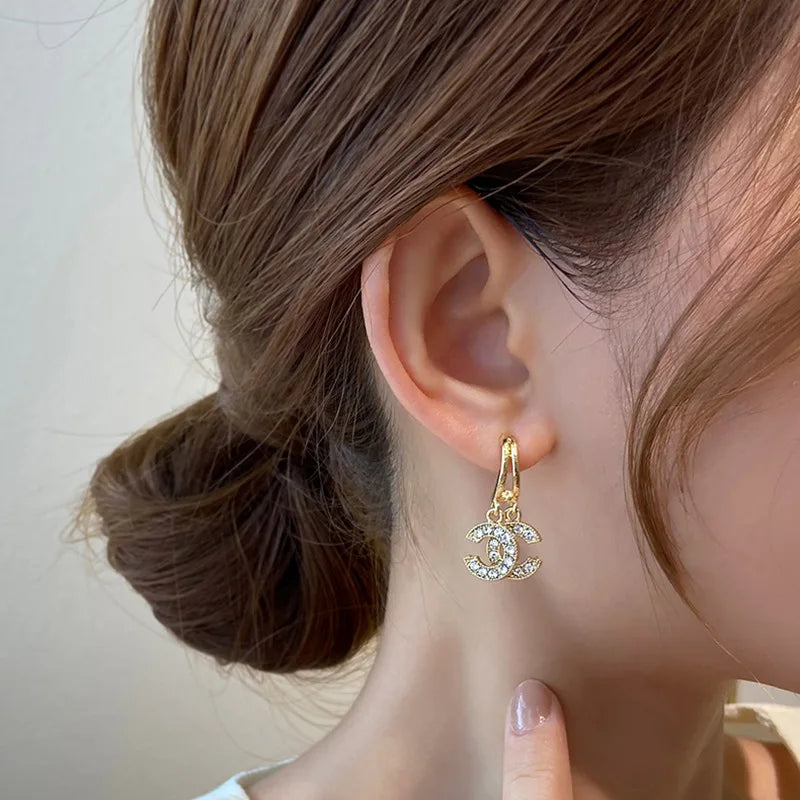 Classic and versatile Korean version internet famous new trendy earrings C letter earrings light luxury exquisite fashion